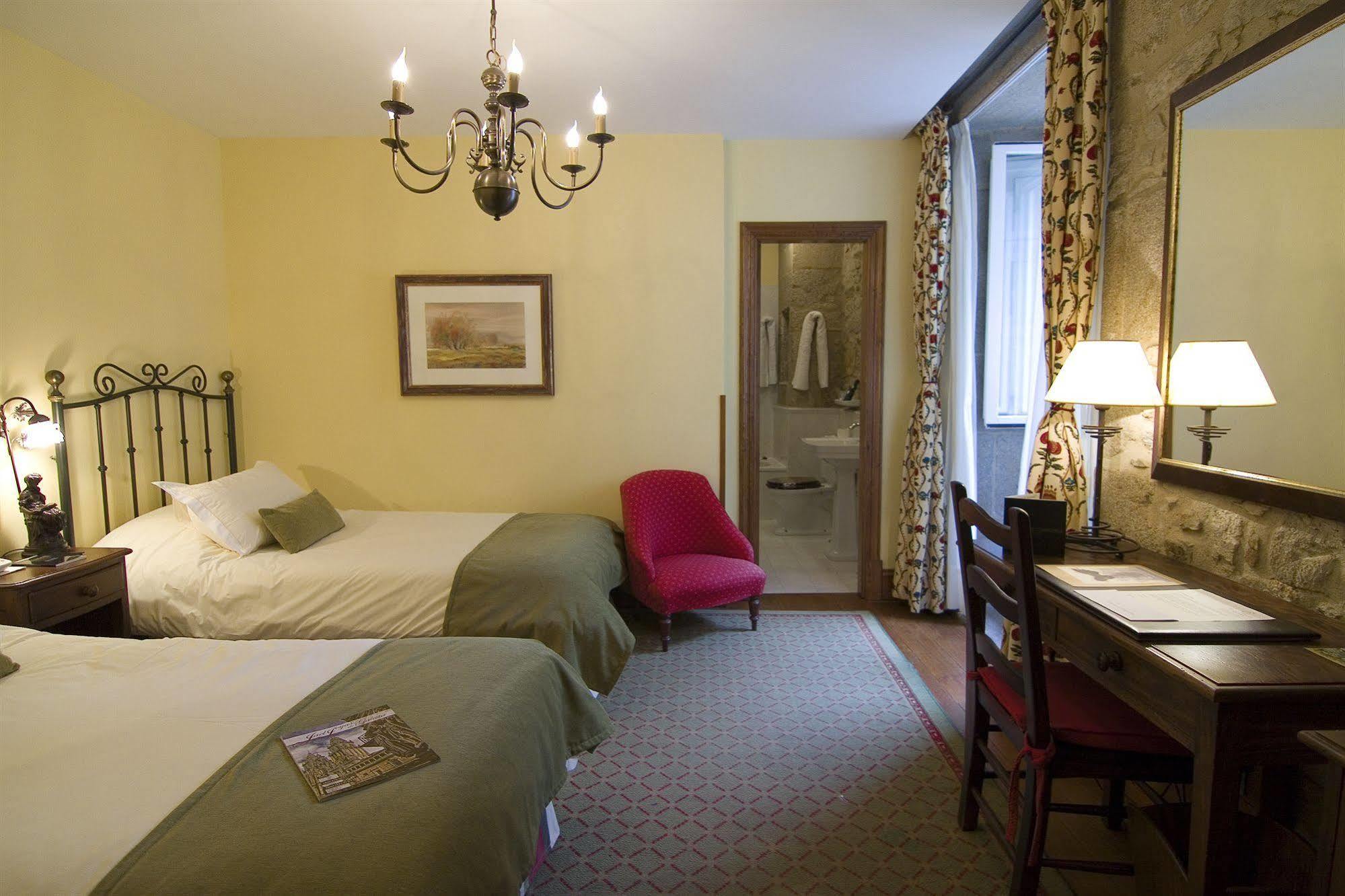 Hotel Virxe Da Cerca By Pousadas De Compostela Σαντιάγο ντε Κομποστέλα Δωμάτιο φωτογραφία